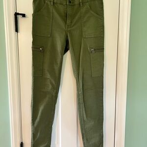 H&M Women’s Forest Green Cargo Jeans. Size 10, like new!